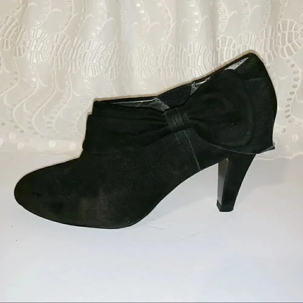 Tahari Greyson black suede high heel booties 7